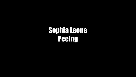 Sophia Leone Sophia Leone Peeing 2019