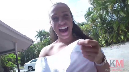 KelsiMonroeXXX 2017 05 05 Car Play