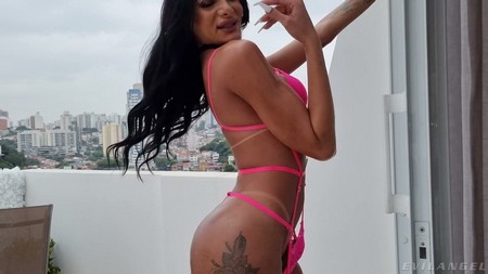 25 10 11 TS Havenna Sofia and TS Shakira Brazil