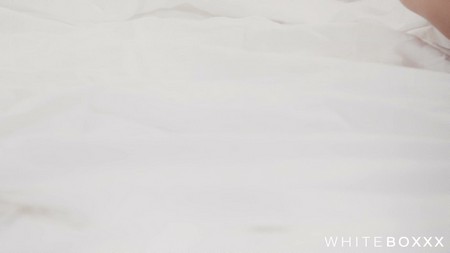 22 11 20 Emelie Crystal