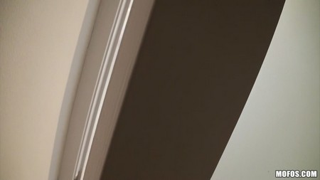 Mofos LaurenPhillips get a deep stretch