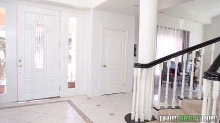 Exxxtrasmall Alice Merchesi LaurenPhillips