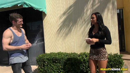 8thStreetLatinas 2014 04 25 Sweetness In Boots