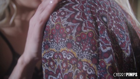 2019 01 24 Elsa Gets A Hot MILF to Fuck India Summer