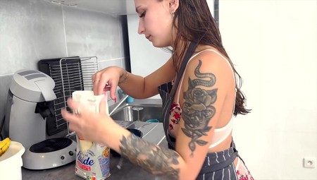 JacquieEtMichelTV 25 11 02 Emma An Outstanding Cook And Naughty Girl