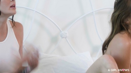 24 03 07 Katie Kush And Charlotte Sins