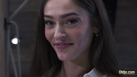 25 11 07 Becky California And Felix The Magic Photoshoot Episode 954